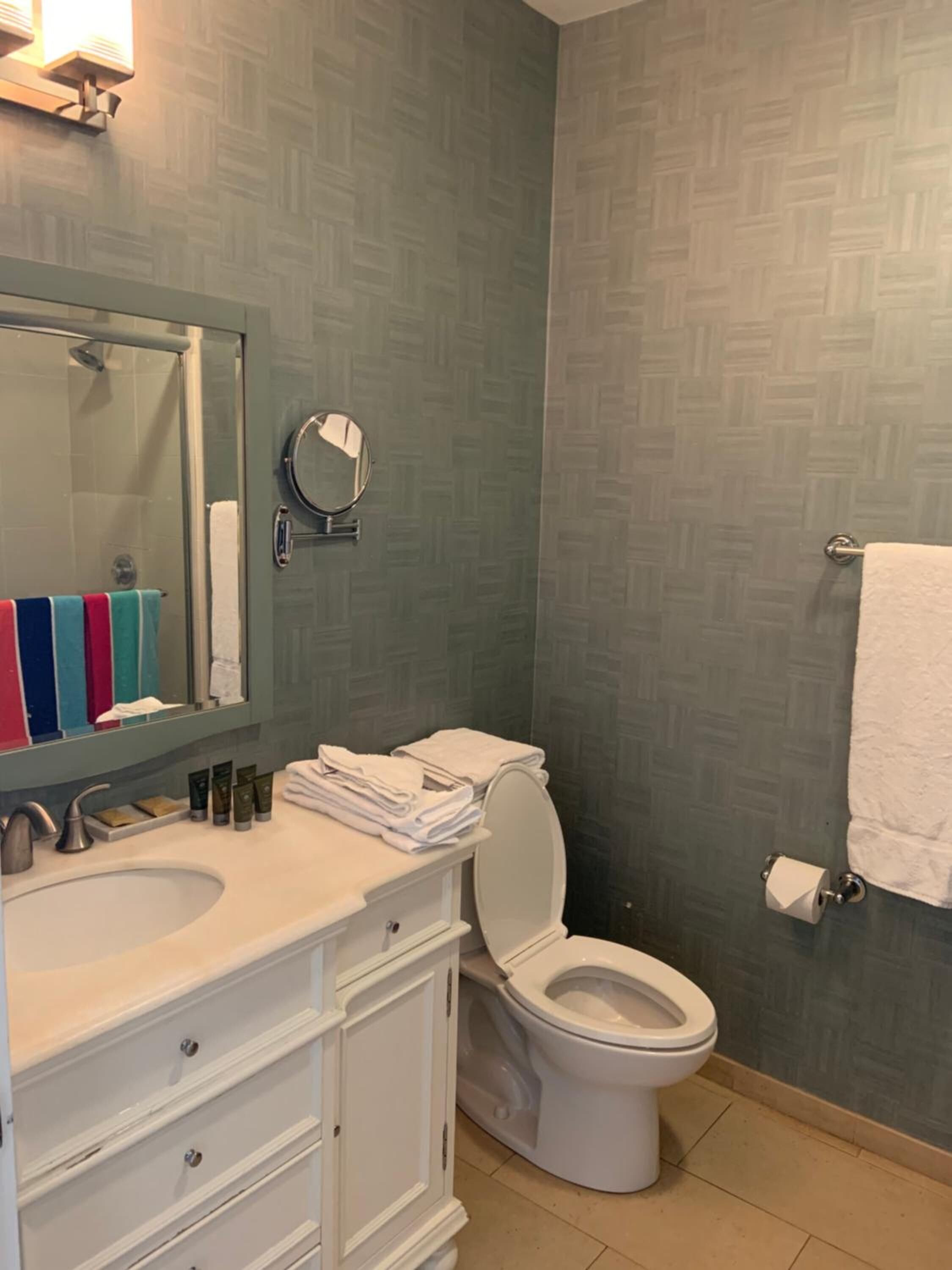 deluxe room, 2 queen beds | bathroom | towels