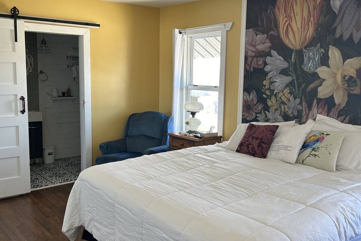 classic single room, 1 king bed | egyptian cotton sheets, premium bedding, down duvets, pillow-top beds