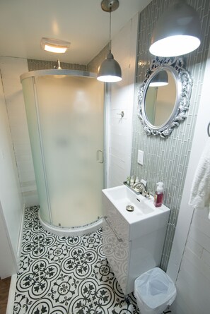 Signature Room, 1 King Bed | Bathroom