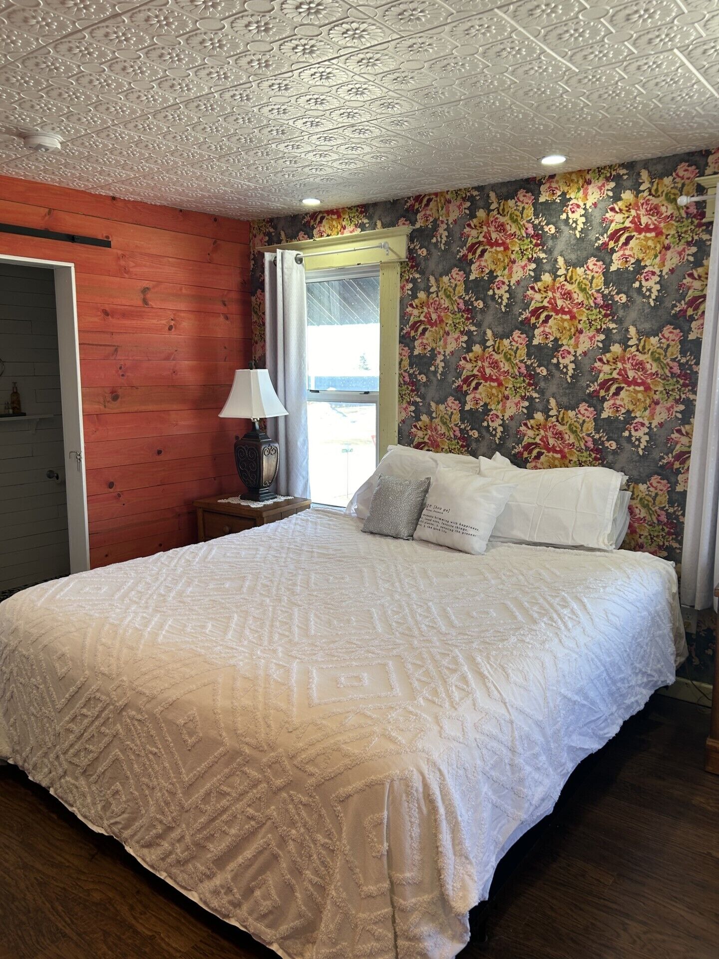 egyptian cotton sheets, premium bedding, down duvets, pillow-top beds