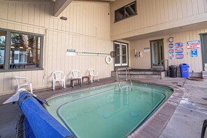 Lämmitetty uima-allas