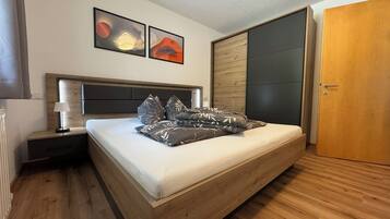 2 bedrooms, in-room safe, WiFi, bed sheets