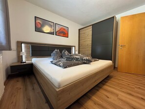 2 bedrooms, in-room safe, WiFi, bed sheets