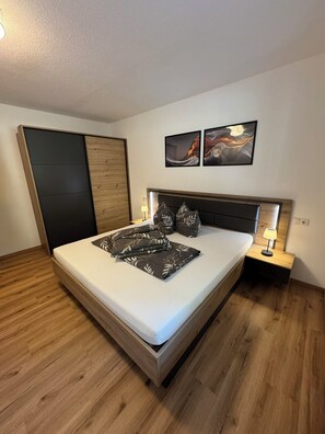 2 bedrooms, in-room safe, WiFi, bed sheets