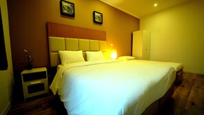 Iron/ironing board, free WiFi, bed sheets