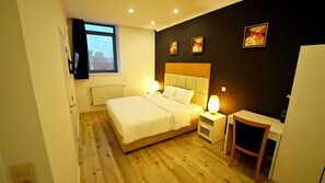 Iron/ironing board, free WiFi, bed sheets