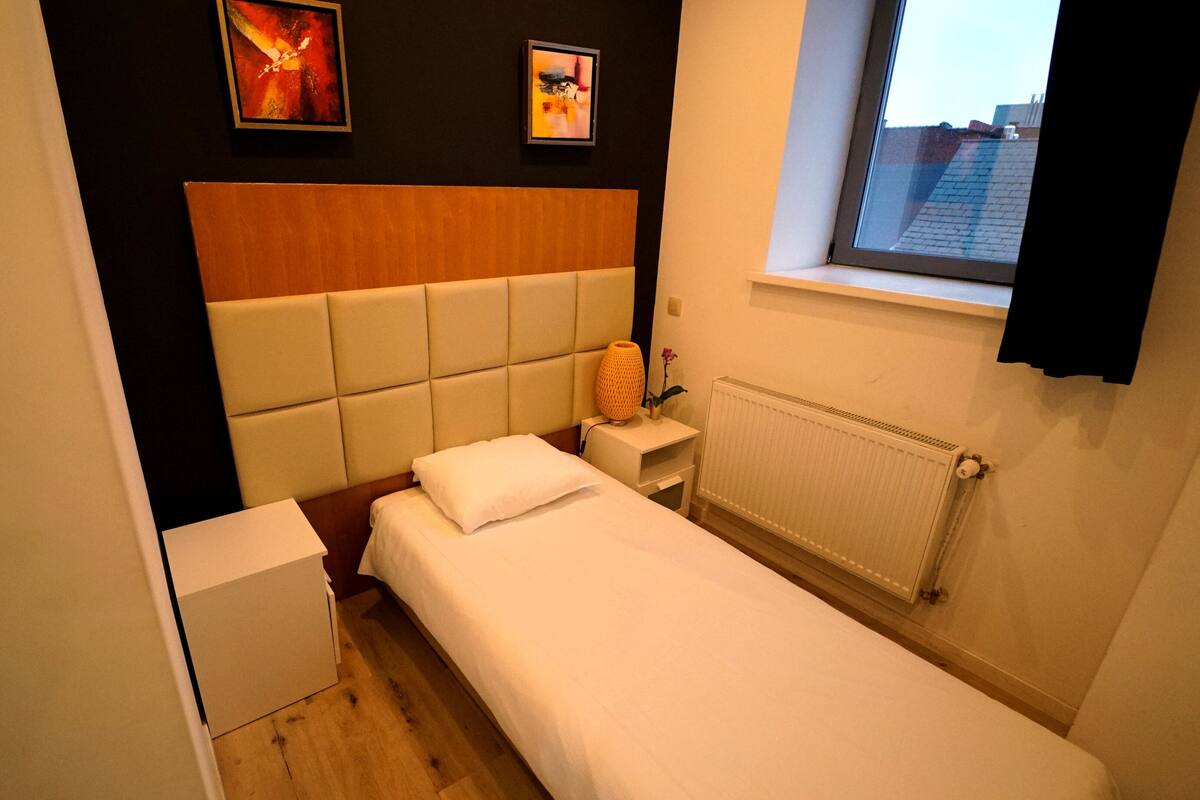 Iron/ironing board, free WiFi, bed sheets