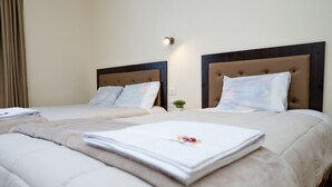 Blackout drapes, WiFi (free), bed sheets - Hostal Santa Ursula II (Arequipa)