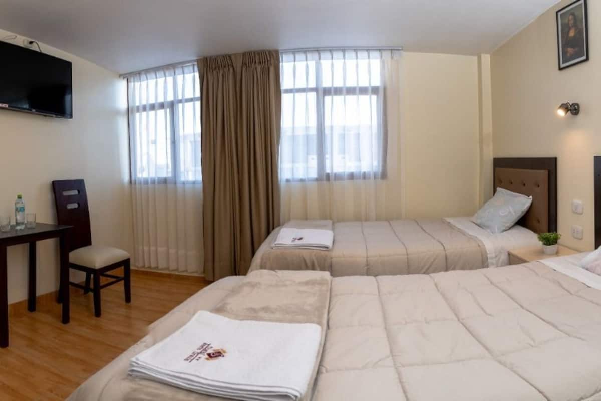 Habitación con 2 camas individuales, 2 camas individuales | Cortinas blackout, wifi gratis y ropa de cama