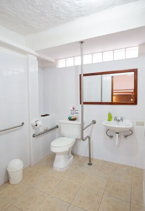 Shower, rainfall showerhead, hair dryer, towels - Mainao (Puerto Ayora)