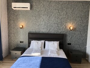 26 bedrooms, iron/ironing board, Internet, bed sheets