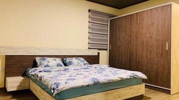 Apartment, 3 Bedrooms | Blackout curtains, free cots/infant beds, free rollaway beds, free WiFi