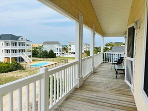 Property grounds - Salt, Sand and Sudds - Spacious 5BR home in Holden Beach, perfect for family getaways! (Holden Beach)