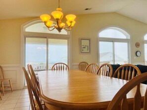 Dining - Salt, Sand and Sudds - Spacious 5BR home in Holden Beach, perfect for family getaways! (Holden Beach)