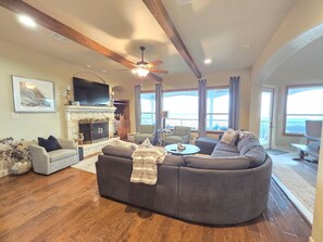 Smart TV, fireplace, stereo, offices