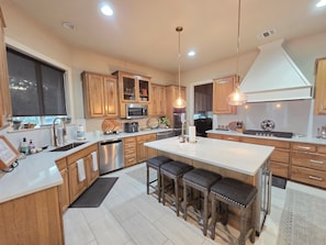 Fridge, microwave, oven, stovetop - Spectacular Lake Views: Hot tub, sleeps 12! (Canyon Lake)