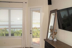Interior - Spectacular Lake Views: Hot tub, sleeps 12! (Canyon Lake)