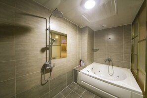 Royal Room | Bathroom shower - Bobos Hotel (Cheonan)