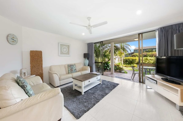 Family Apartment, 2 Bedrooms, Pool Access, River View | Living area