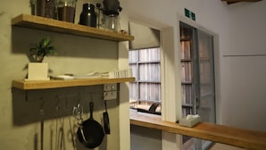 Private Vacation Home - LOOF GLAMPING | Private kitchenette | Coffee/tea maker, fridge, microwave, stovetop - Loof Glamping (Fuefuki)