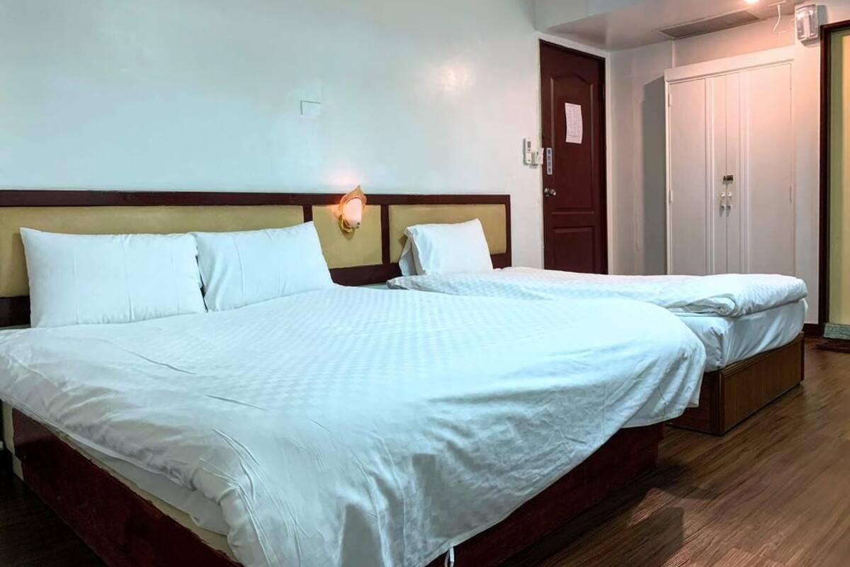 Kamar Triple | Meja kerja, Wi-Fi gratis, dan seprai linen