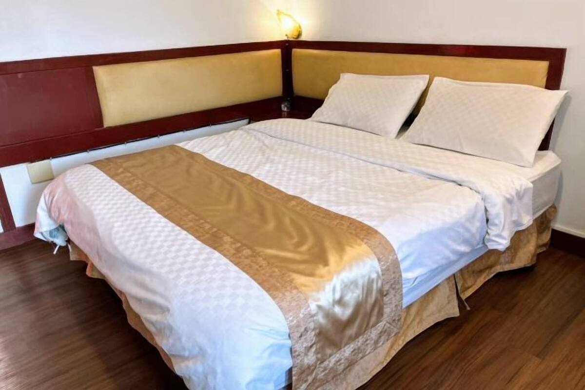 Meja kerja, Wi-Fi gratis, dan seprai linen