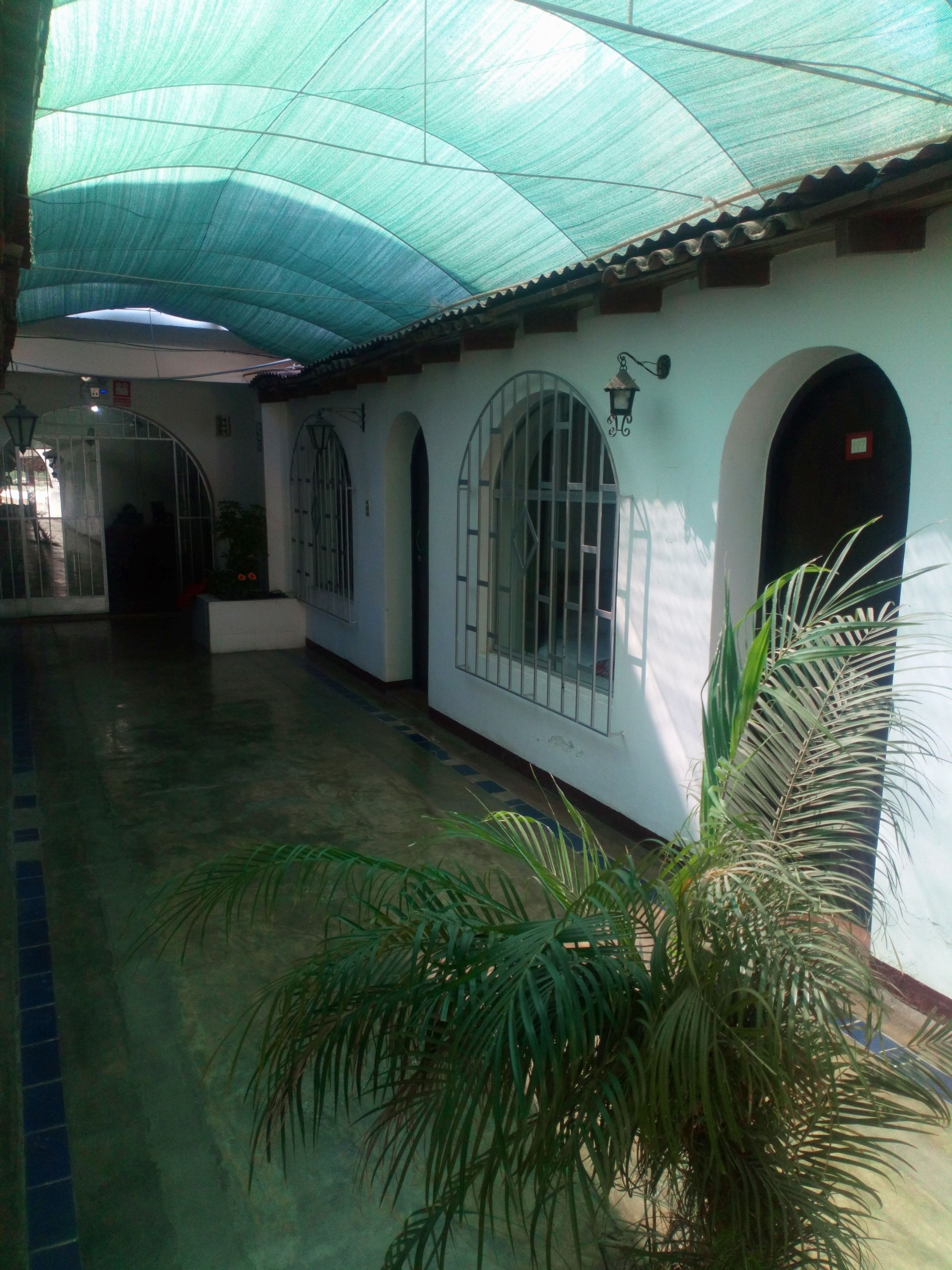 Televisión LED de 24 pulgadas con canales por cable y televisión 