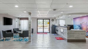 Lobby - Suburban Studios at the University (Conway)