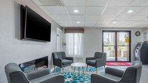 Lobby - Suburban Studios at the University (Conway)