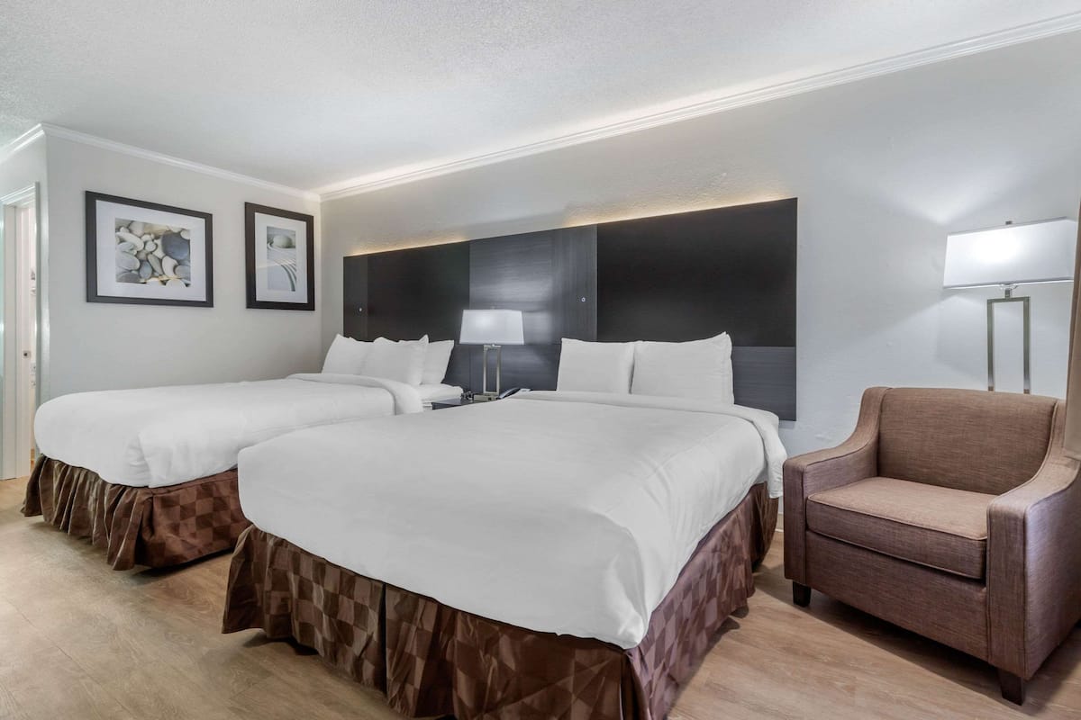 Egyptian cotton sheets, premium bedding, pillowtop beds, desk