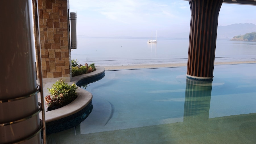 Central Park Reef Resort