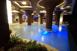 2 outdoor pools, sun loungers - Central Park Reef Resort (Olongapo)