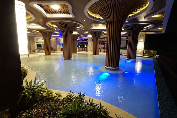 2 outdoor pools, sun loungers
