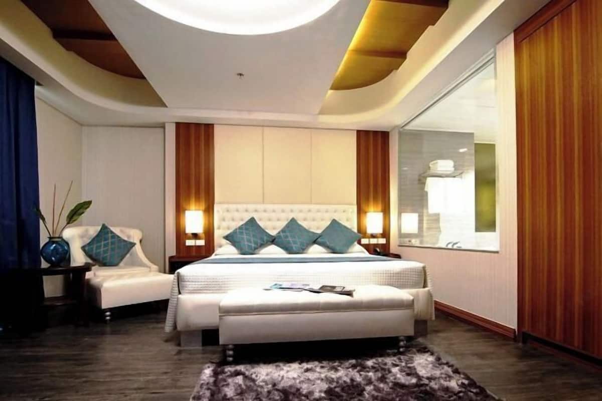 1 bedroom, minibar, in-room safe, desk