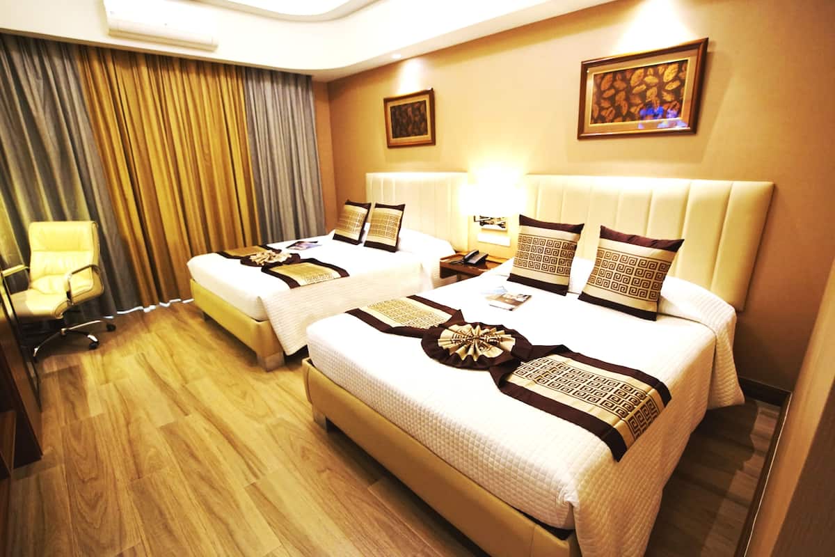Deluxe Double Room | 1 bedroom, minibar, in-room safe, desk