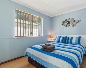 Iron/ironing board, bed sheets - Mandurah Caravan & Tourist Park (Furnissdale)