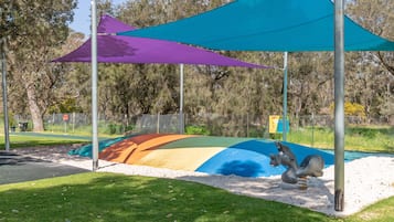 Área de juegos infantiles al aire libre