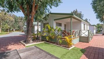 Ensuited Park Cabin Indoor Lounge - Ramp