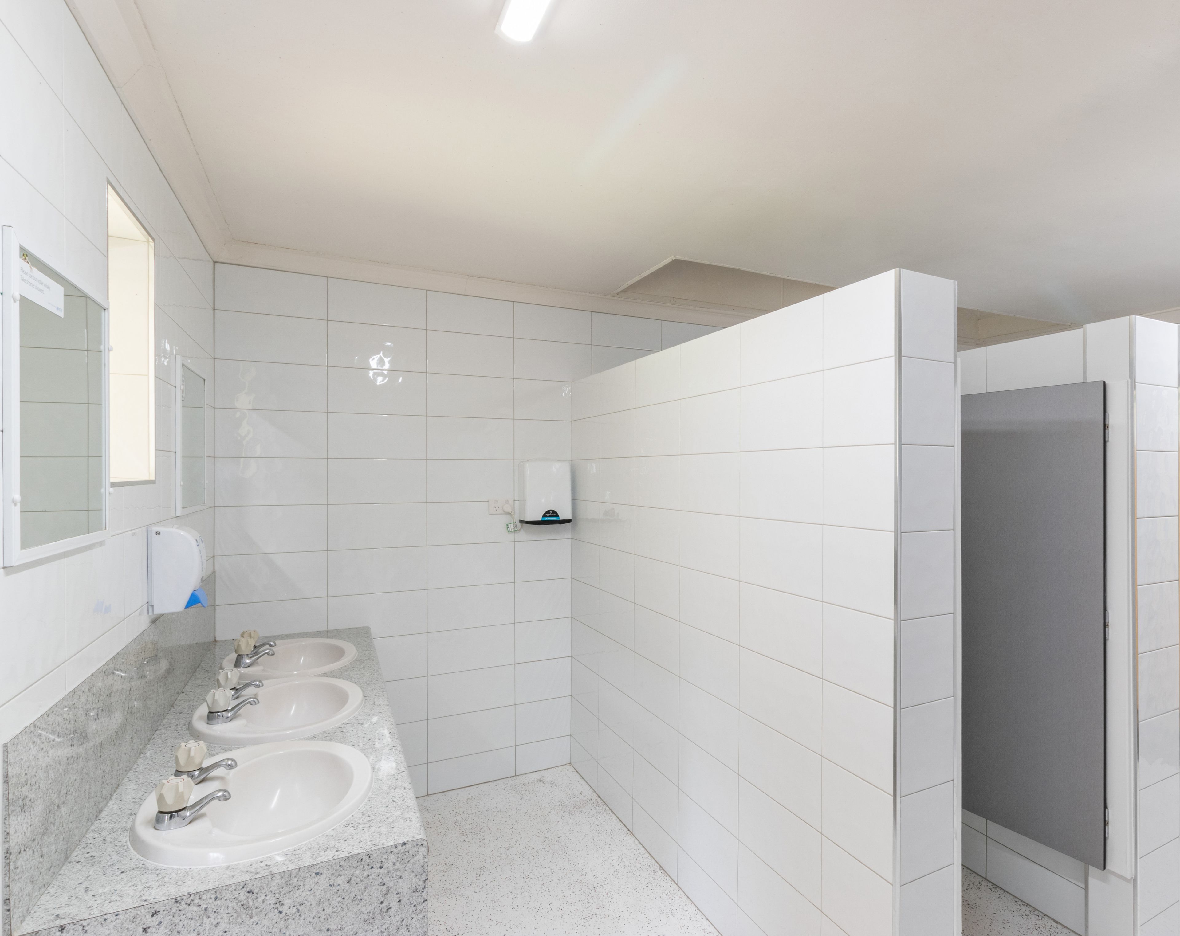 Wastafel kamar mandi