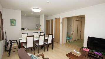 Private Vacation Home | Living area | Flat-screen TV