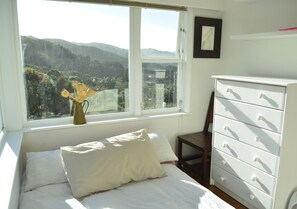 5 habitaciones, tabla de planchar con plancha, wifi y ropa de cama