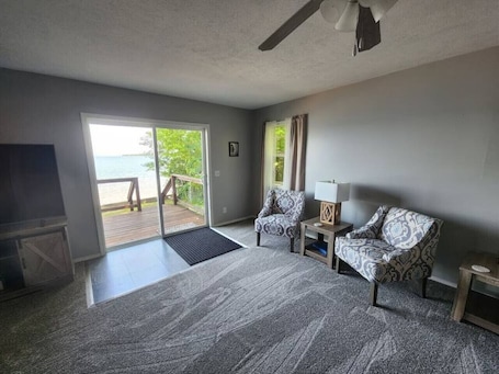Smart TV. Lake House on Lake Superior
