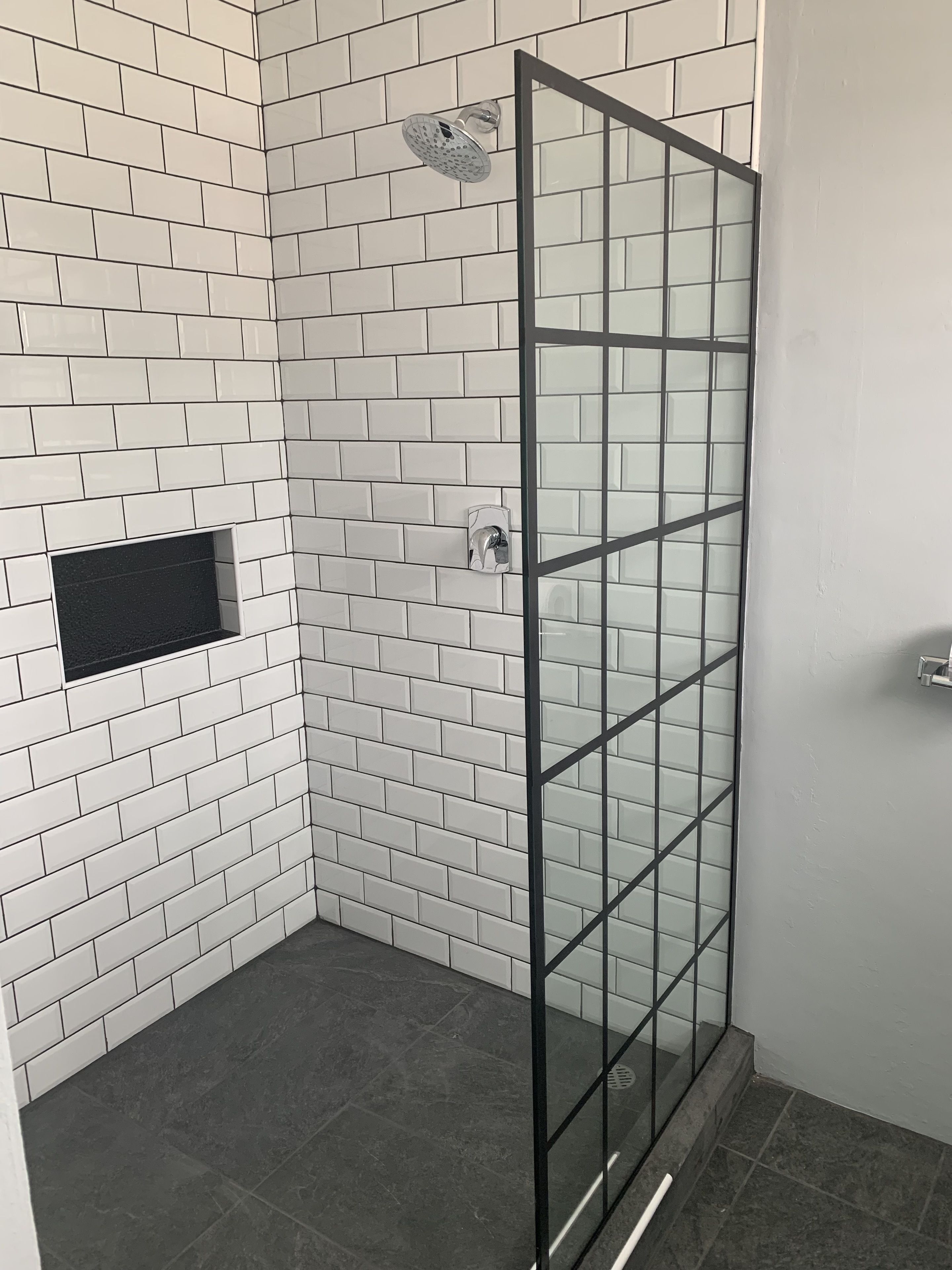 Apartment, 2 Bedrooms | Kamar mandi | Shower, pengering rambut, sabun, dan tisu toilet