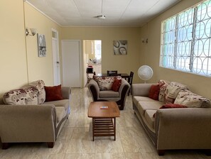 Bungalow, 3 Bedrooms, Accessible | Living area