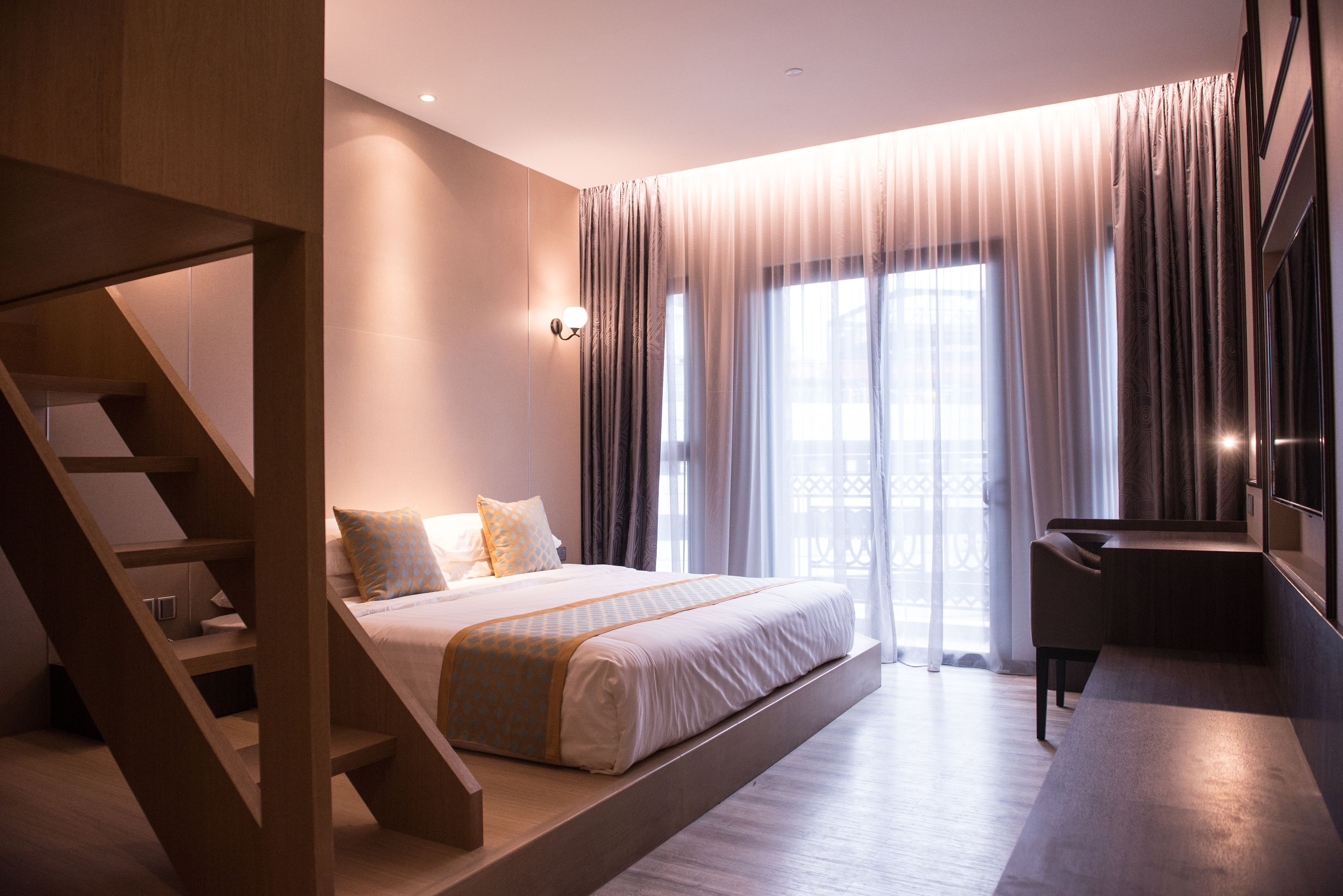 family suite | minibar, in-room safe, desk, laptop workspace