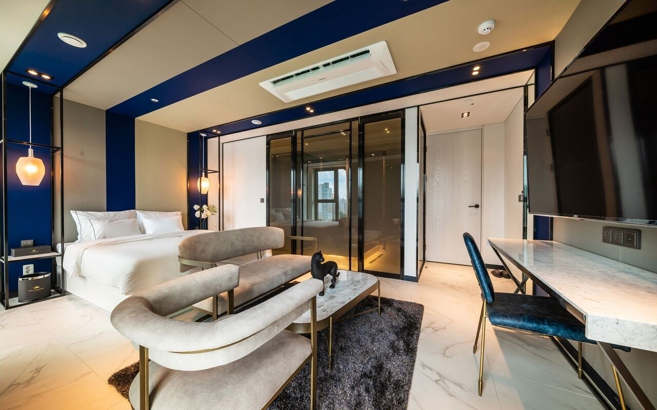 Signature Suite(1Night / No-Parking) | Free WiFi, bed sheets