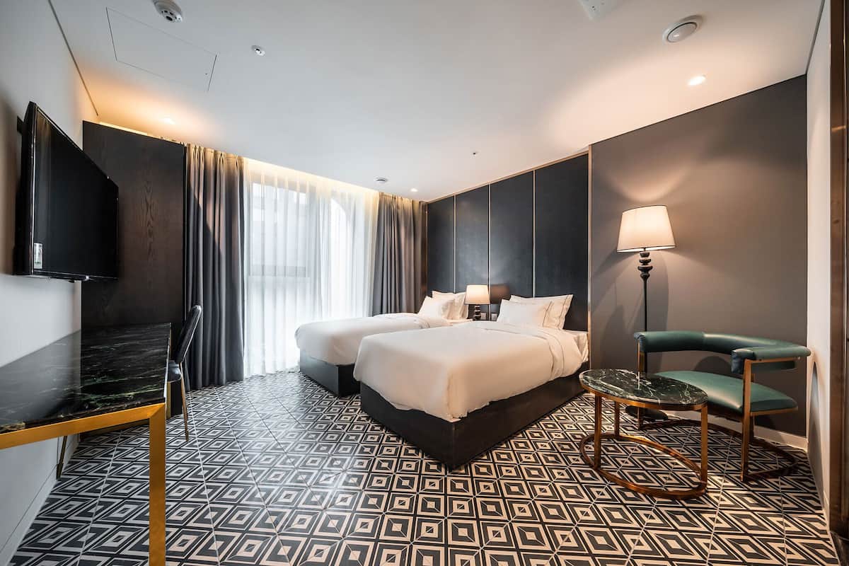 Free WiFi, bed sheets
