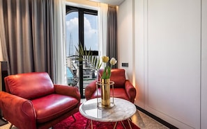 Suite (Check in at 15, No Parking) | Free WiFi, bed sheets