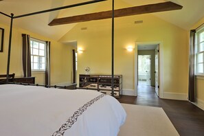 Down duvets, free WiFi - Jacob's Tanglewood Ranch (Lee)