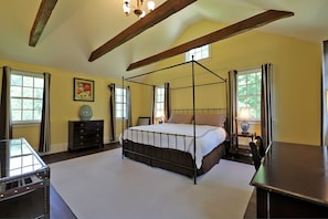 Presidential Room | Down comforters, free WiFi - Jacob's Tanglewood Ranch (Lee)
